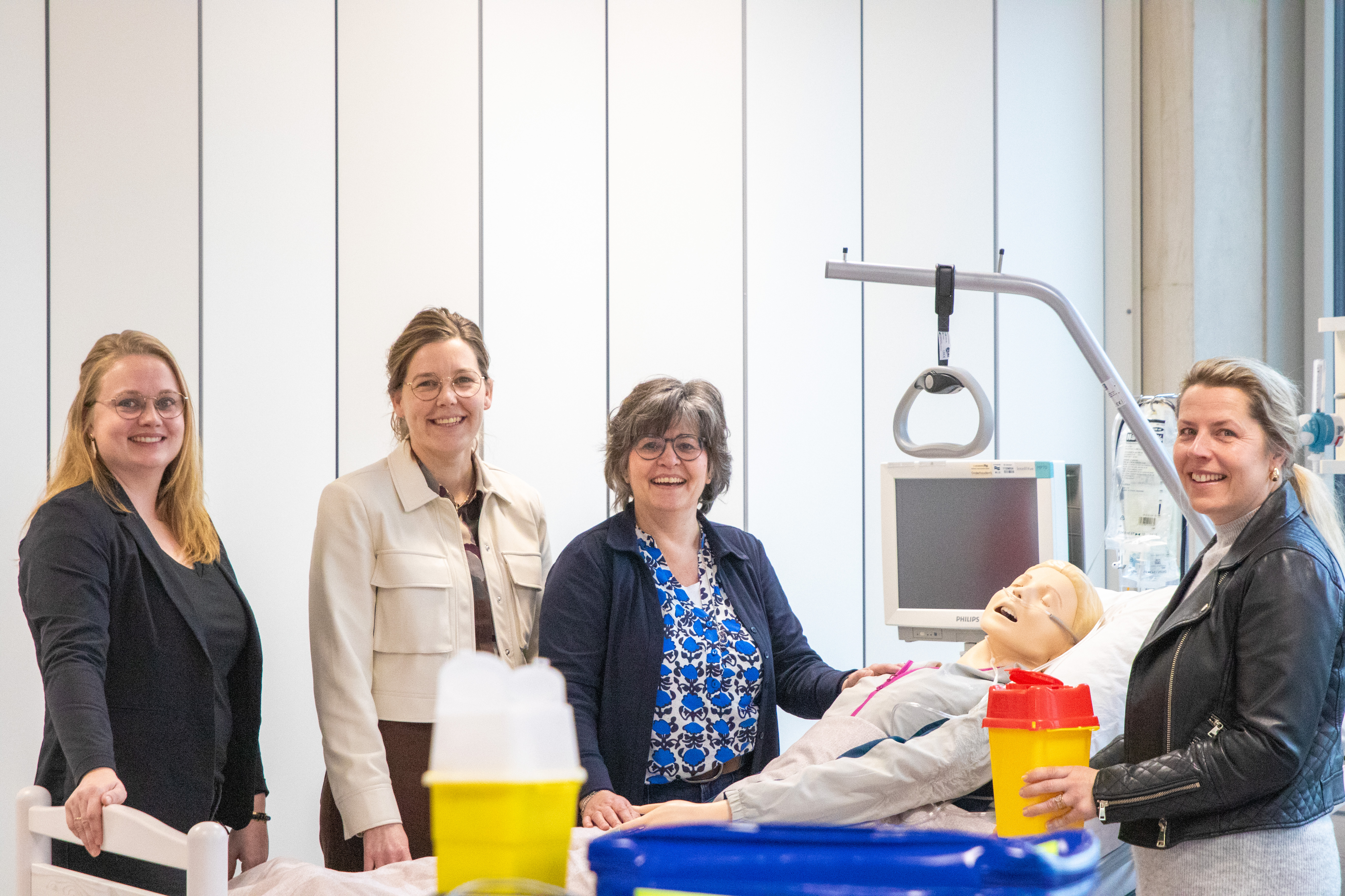 Van links naar rechts: Germa Don (opleidingsfunctionaris CuraMare), Annelien Drooger (mentor Hoornbeeck College), Nicolette Loep (opleidingsfunctionaris CuraMare), Naomi de Jong (mentor Hoornbeeck College)